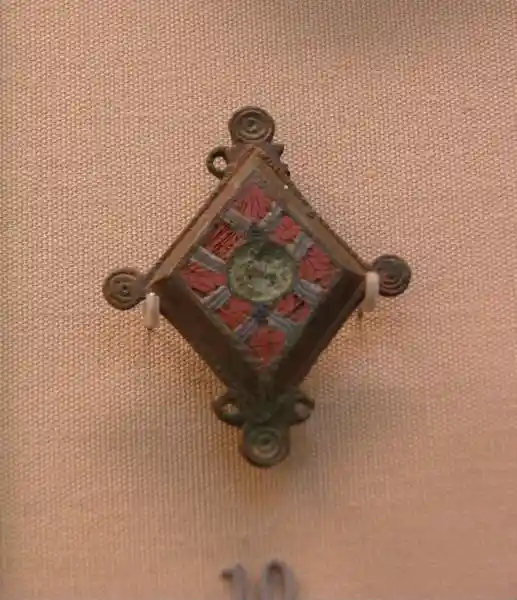 Enamelled lozenge-shaped